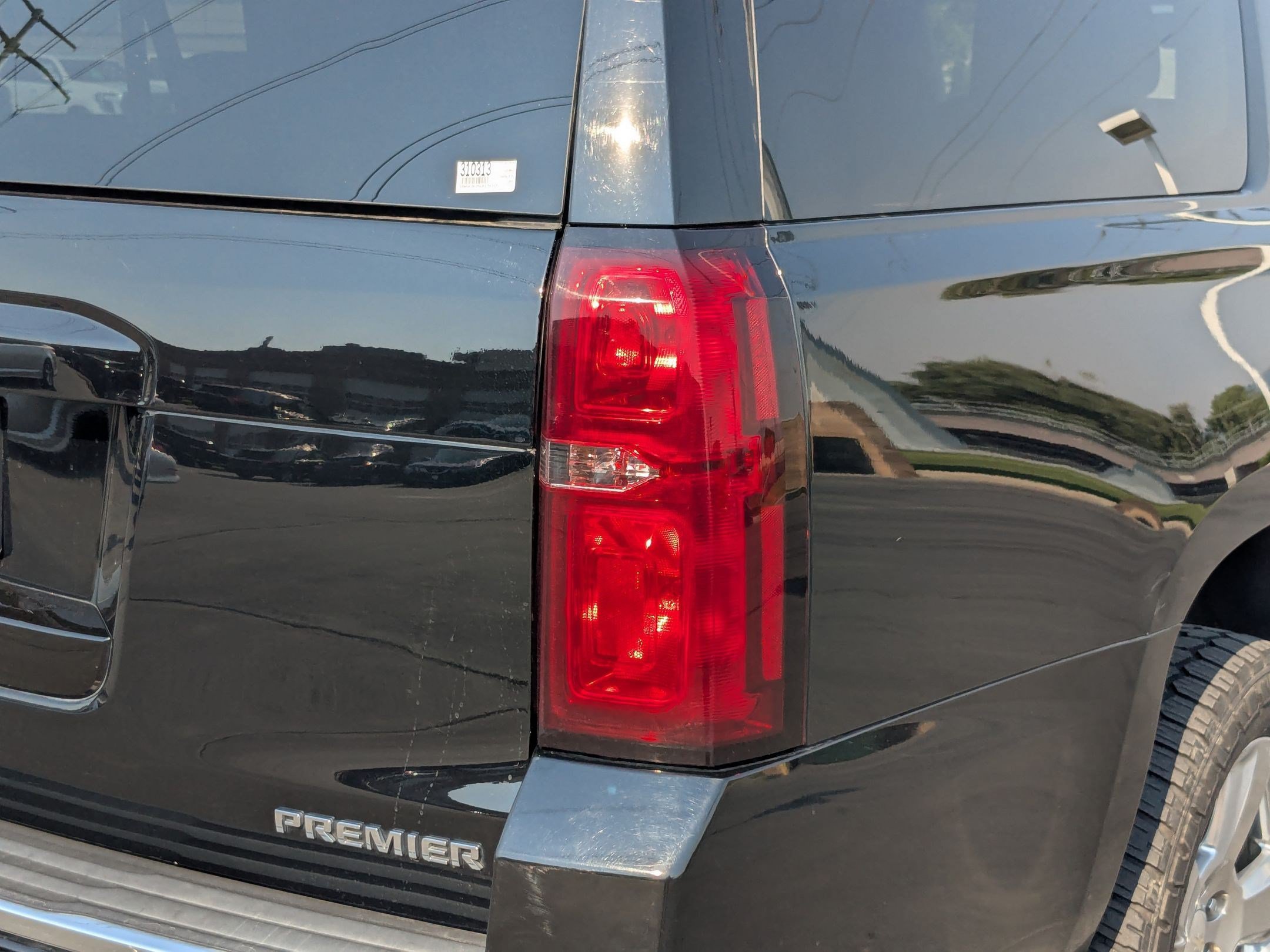 Used 2020 Chevrolet Suburban Premier w/ 6.2L Performance Package AWD/4WD image 12