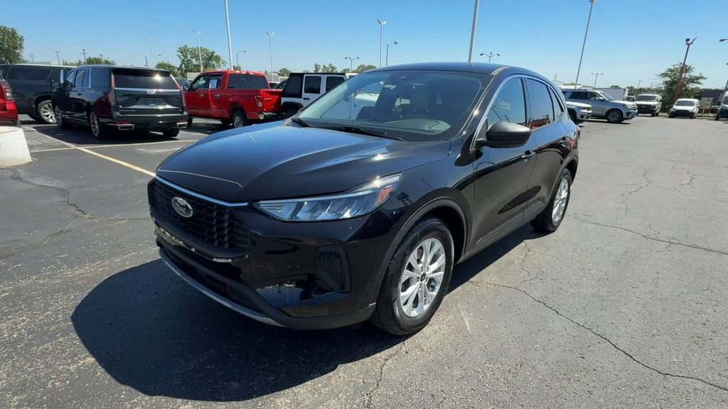 Used 2023 Ford Escape Active w/ Cold Weather Package FWD image 4