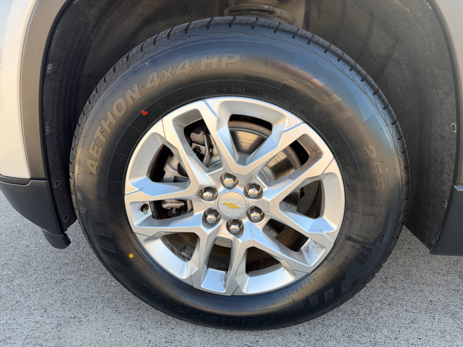 Used 2020 Chevrolet Traverse LS w/ LPO, Blackout Package FWD image 11