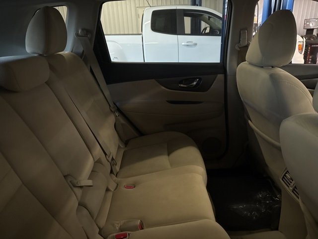 Used 2015 Nissan Rogue SV image 16