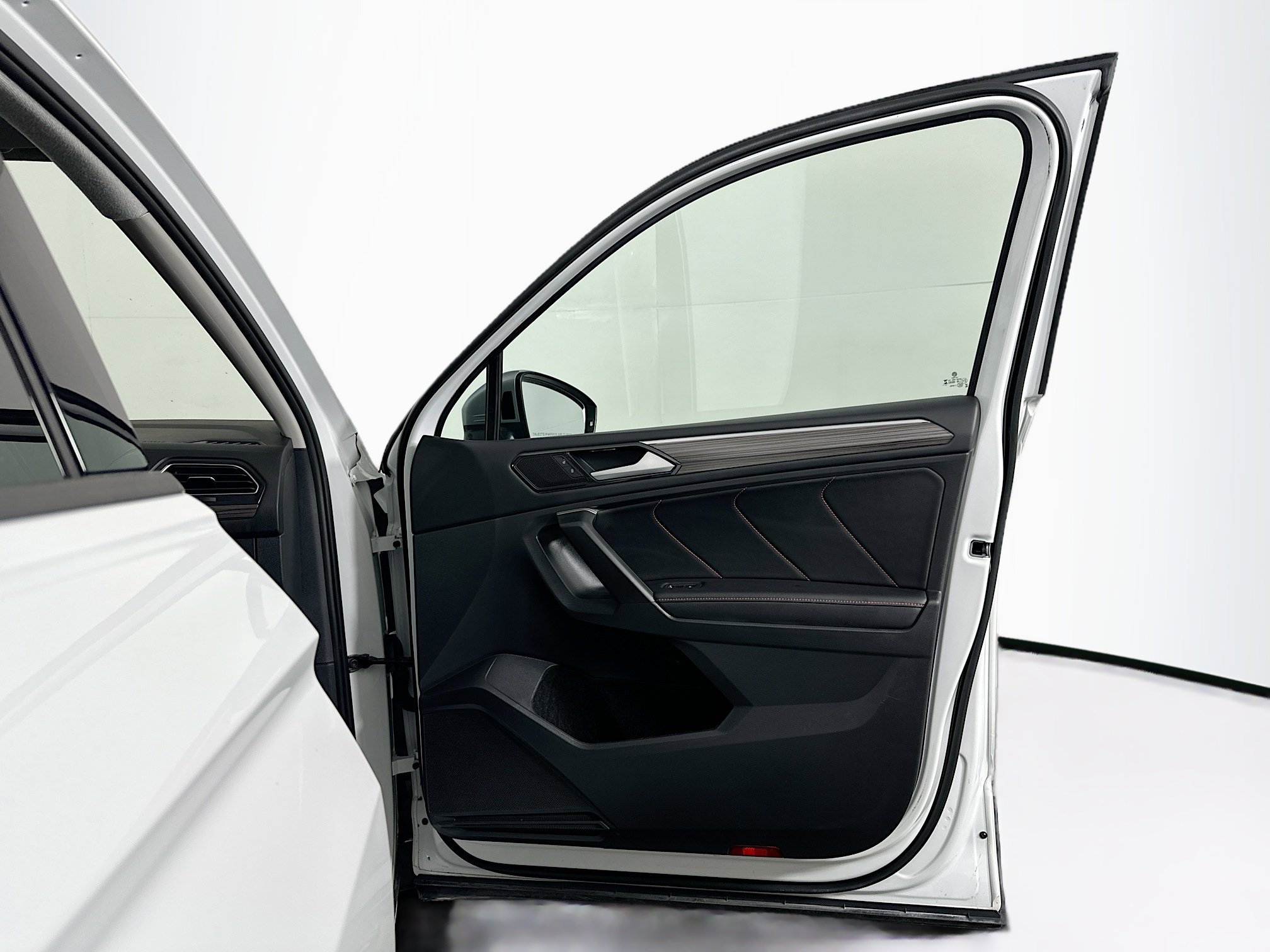 Used 2024 Volkswagen Tiguan Wolfsburg Edition image 32