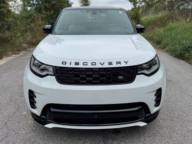 Used 2024 Land Rover Discovery Dynamic SE AWD/4WD image 3