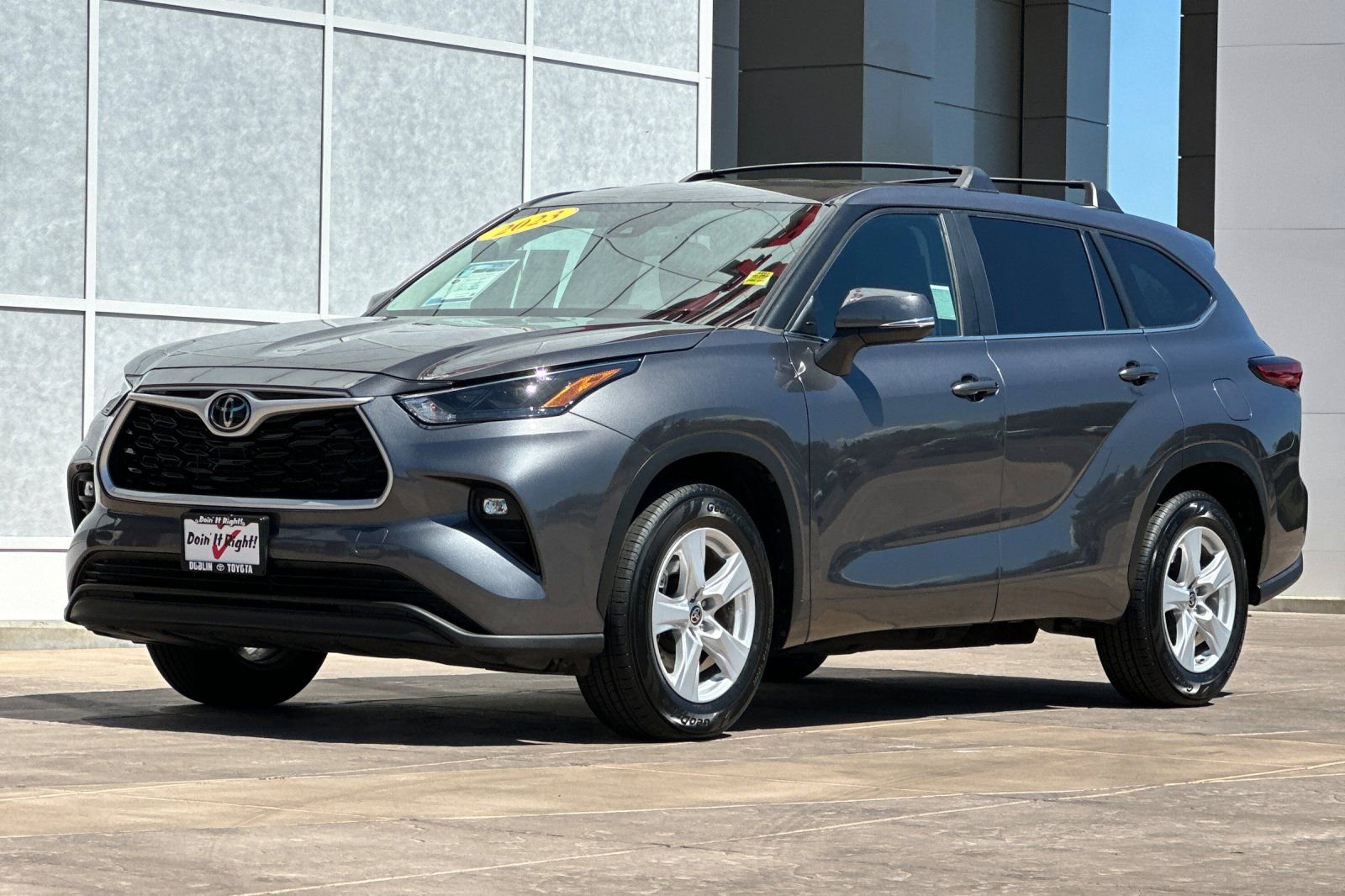 Used 2023 Toyota Highlander LE FWD image 8