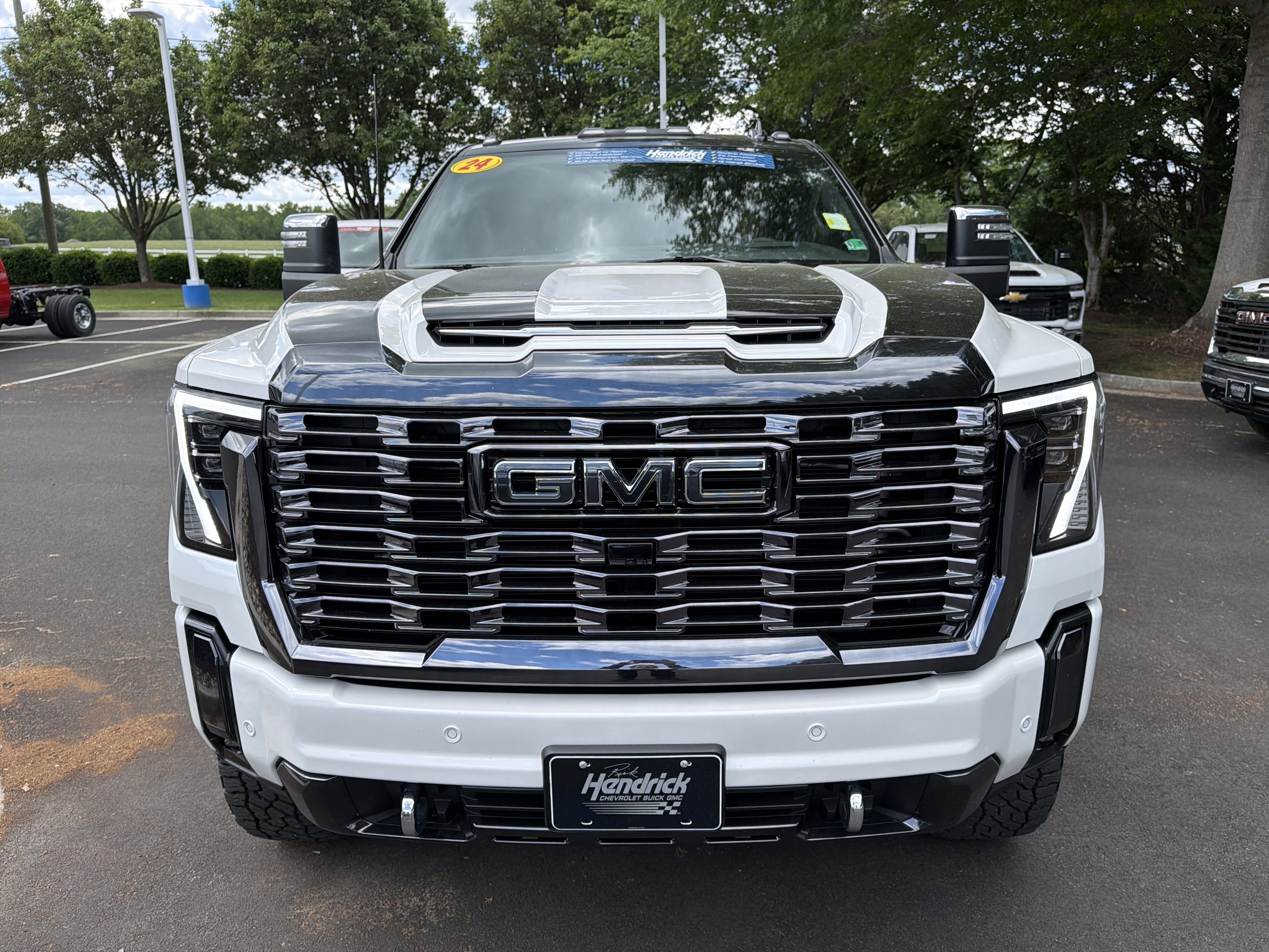 Used 2024 GMC Sierra 2500 Denali Ultimate image 3