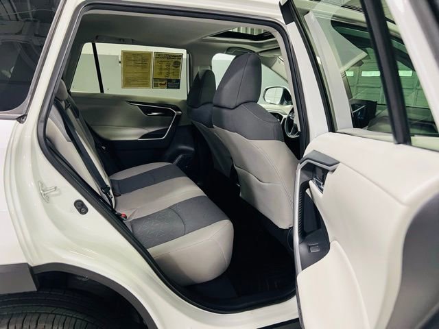 Used 2021 Toyota RAV4 XLE w/ Convenience Package FWD image 30