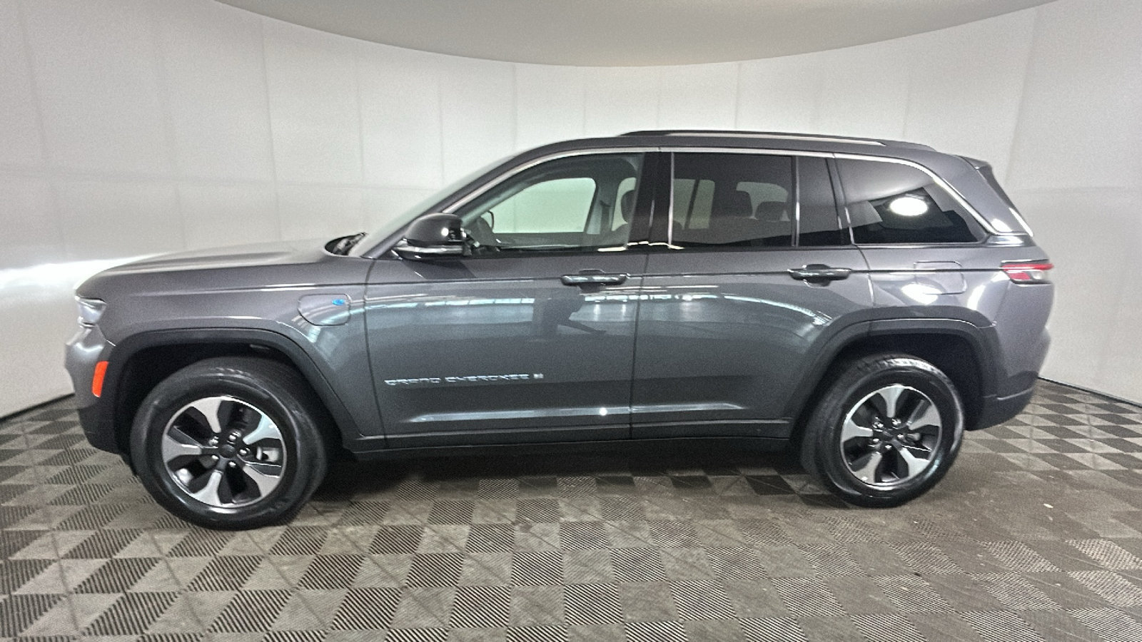 Used 2024 Jeep Grand Cherokee Limited 4xe AWD/4WD image 6