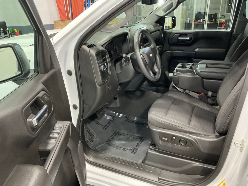 Used 2023 Chevrolet Silverado 1500 Custom image 3