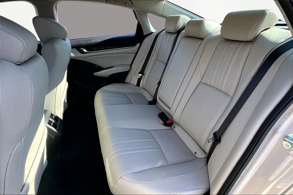 Used 2020 Honda Accord Touring image 18