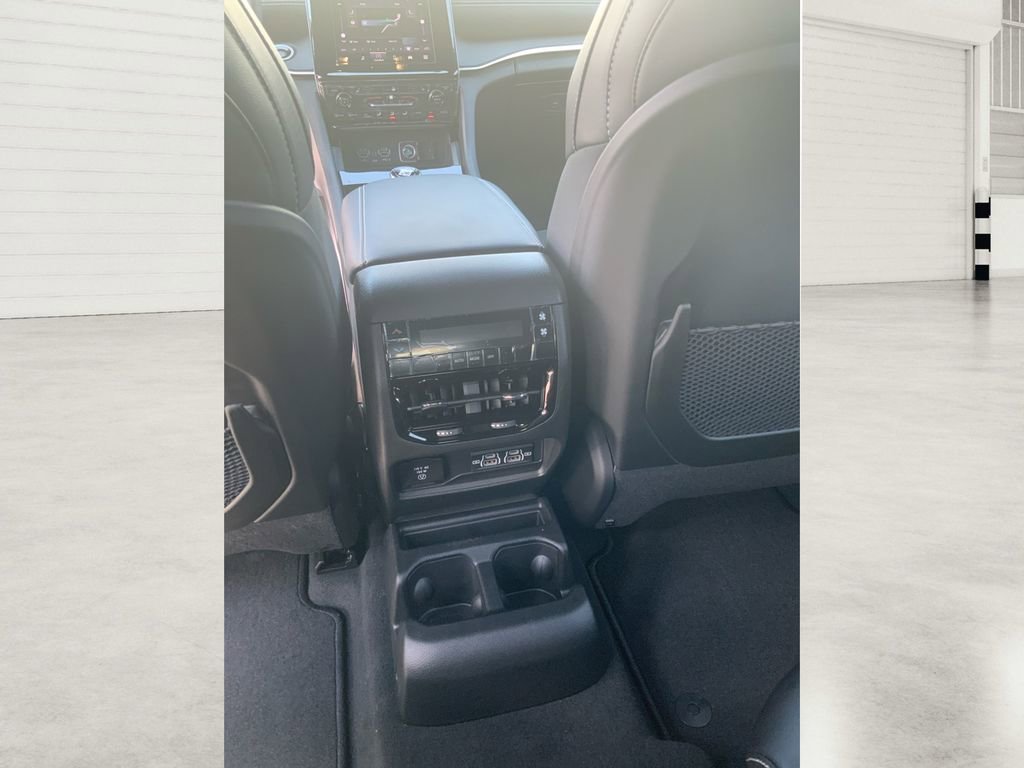 New 2025 Jeep Grand Cherokee L Altitude image 18