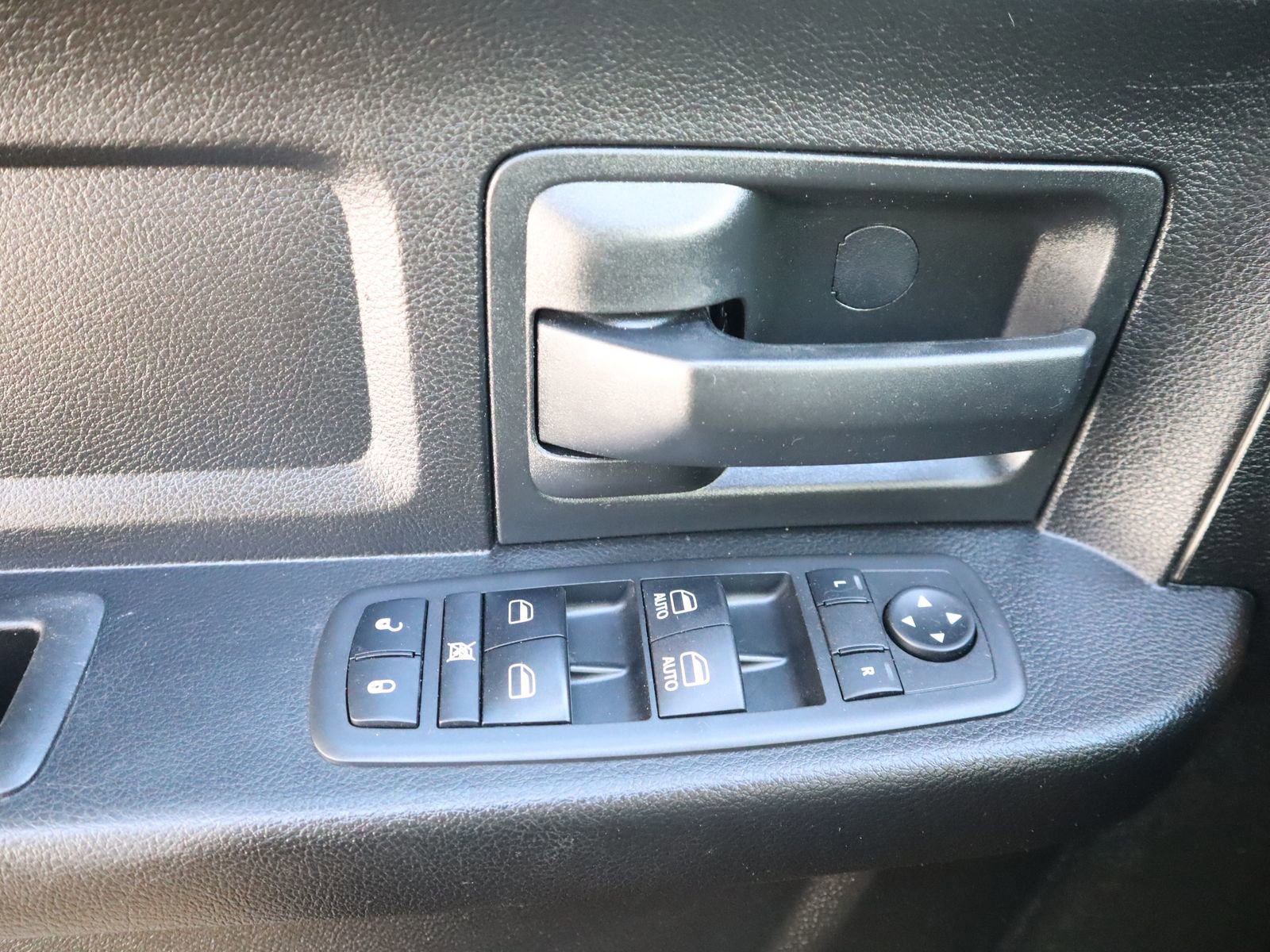 Used 2019 RAM 1500 Express w/ Wheel & Sound Group AWD/4WD image 36