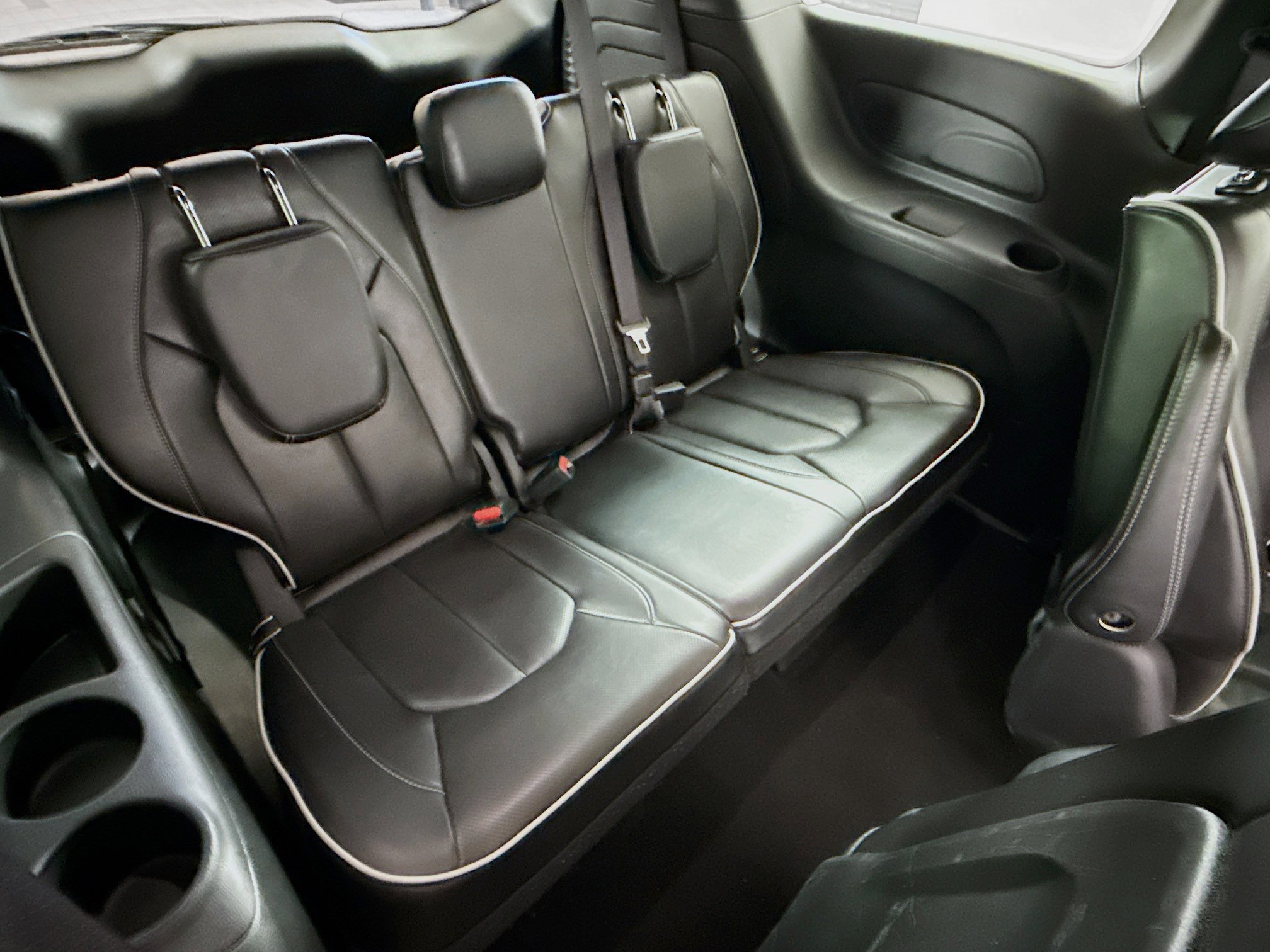 Used 2024 Chrysler Pacifica Premium FWD image 26