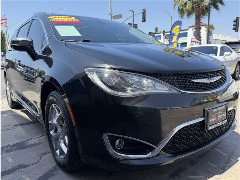 Used 2018 Chrysler Pacifica Limited FWD image 10