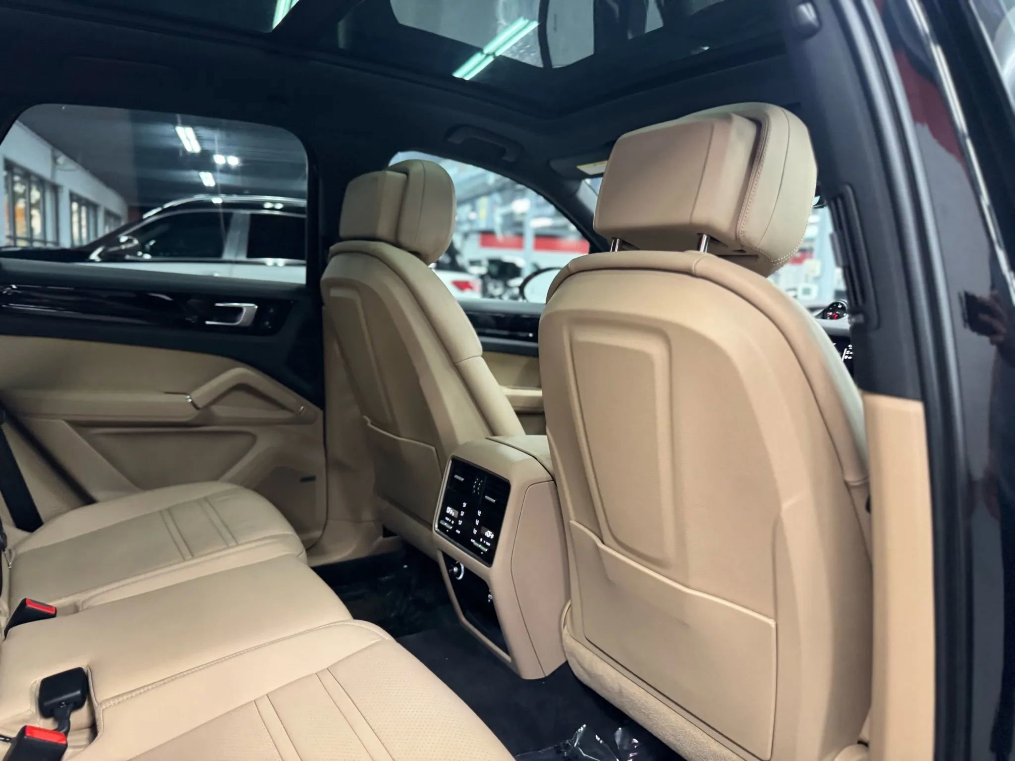 Used 2024 Porsche Macan S w/ Premium Plus Package image 22