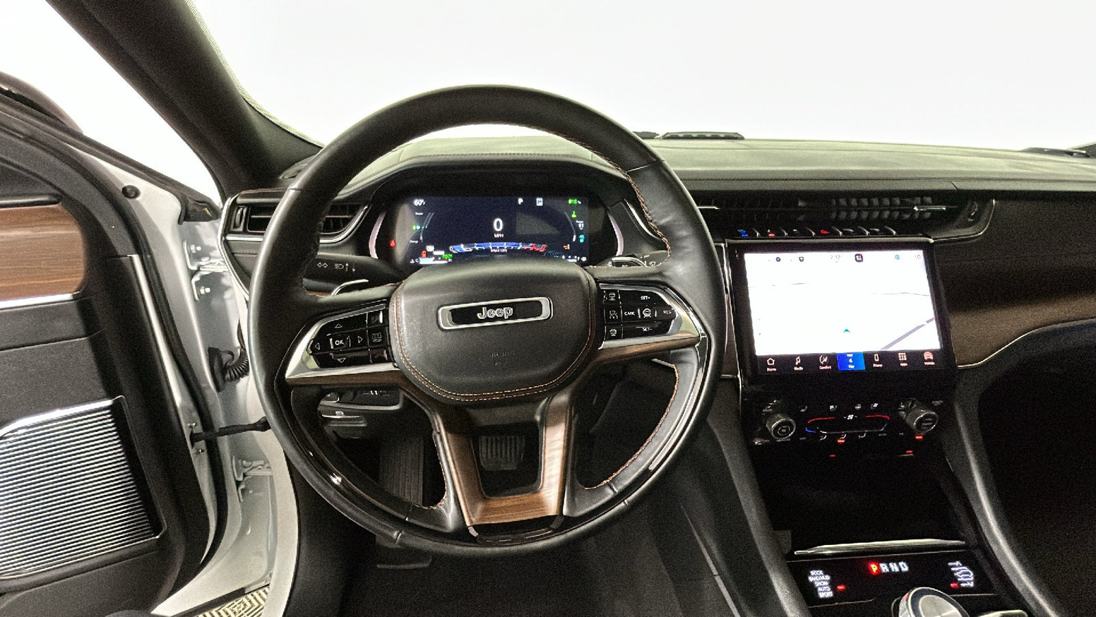 Used 2023 Jeep Grand Cherokee Summit w/ High Altitude Package AWD/4WD image 17