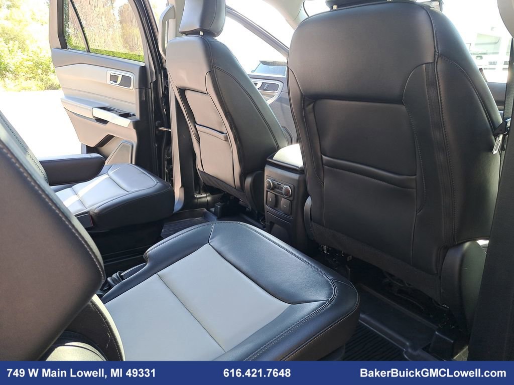 Used 2022 Ford Explorer XLT w/ XLT Sport Appearance Package image 11