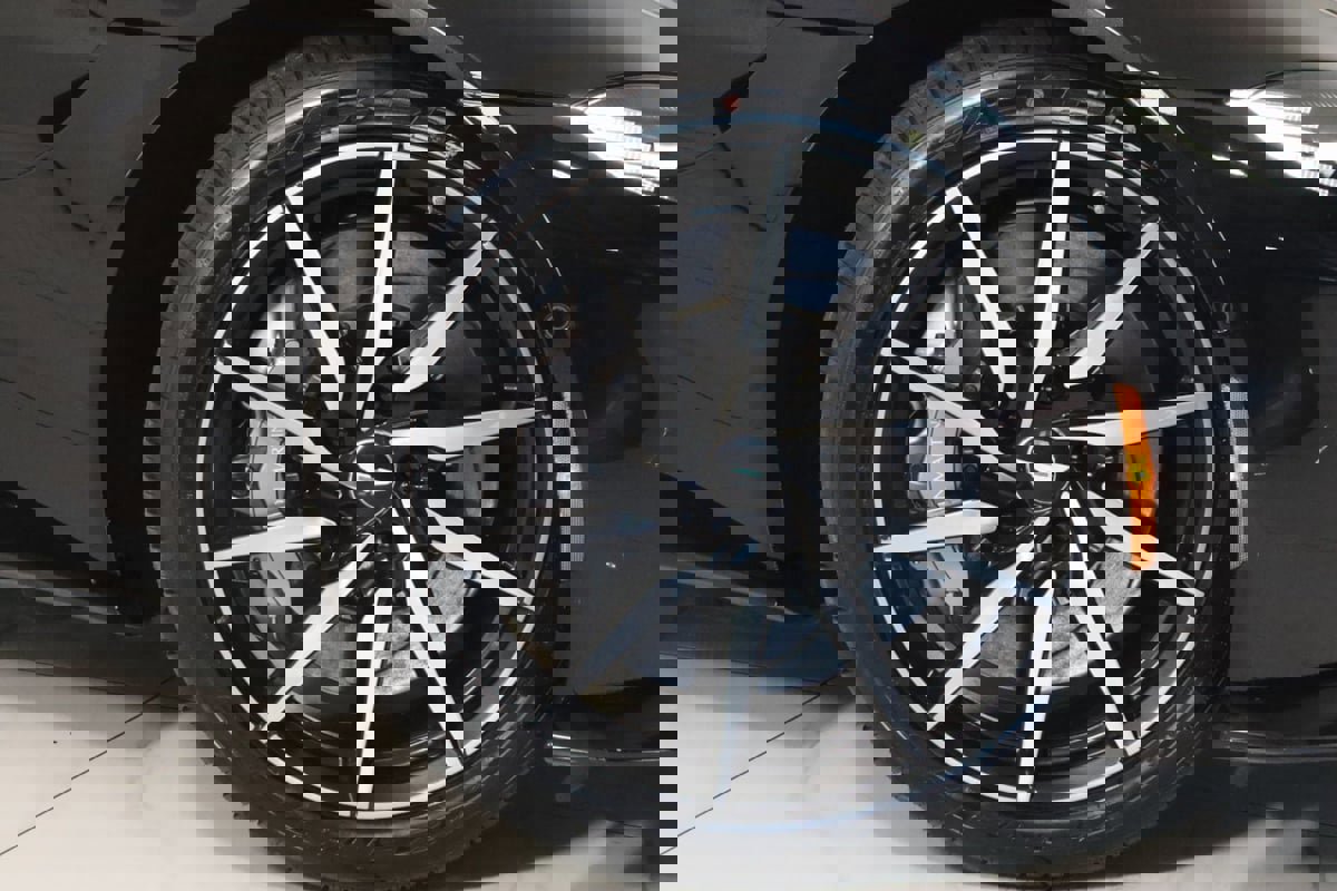 Used 2019 Aston Martin V8 Vantage Coupe image 13