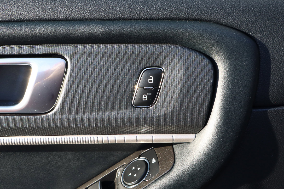 Used 2025 Ford Explorer ST-Line w/ ST-Line Street Pack image 15