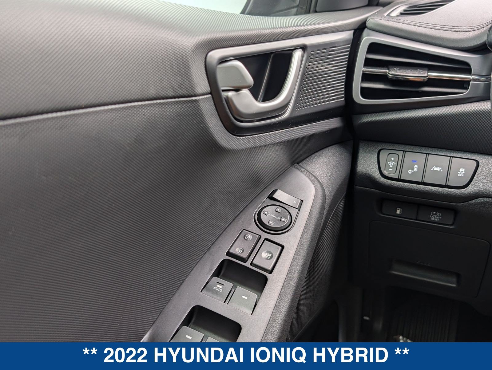 Used 2022 Hyundai Ioniq SE FWD image 23