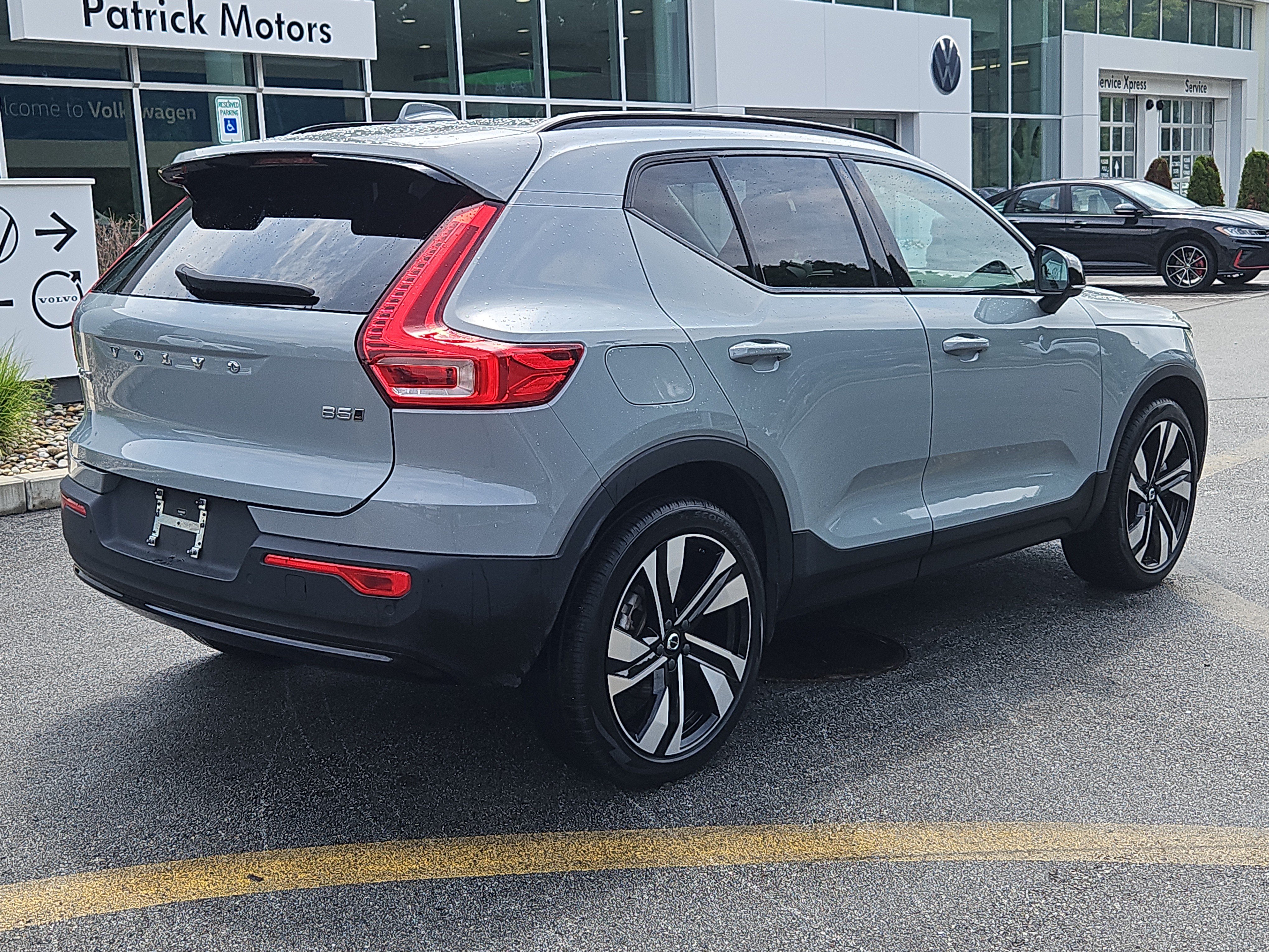 Used 2024 Volvo XC40 B5 Plus w/ Protection Package Premier AWD/4WD image 2