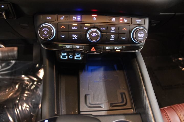 Used 2024 Dodge Durango R/T AWD/4WD image 32