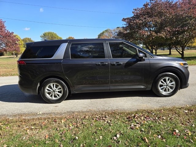 Used 2024 Kia Carnival LX image 9