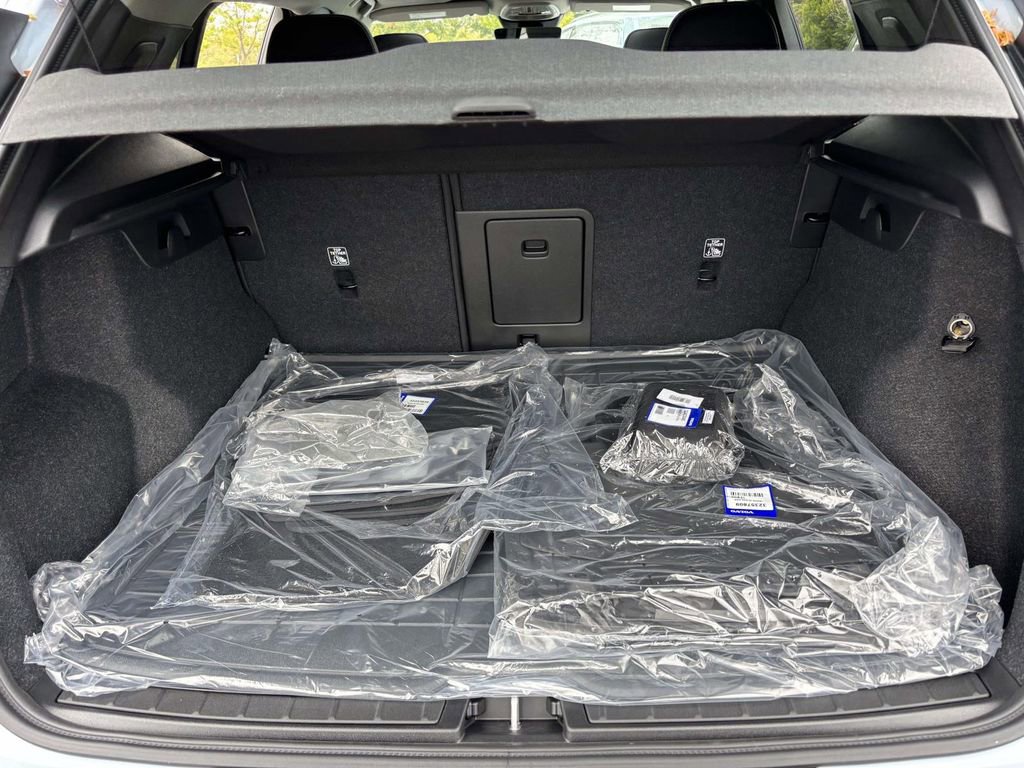 New 2026 Volvo XC40 B5 Plus w/ Protection Package Premier image 9