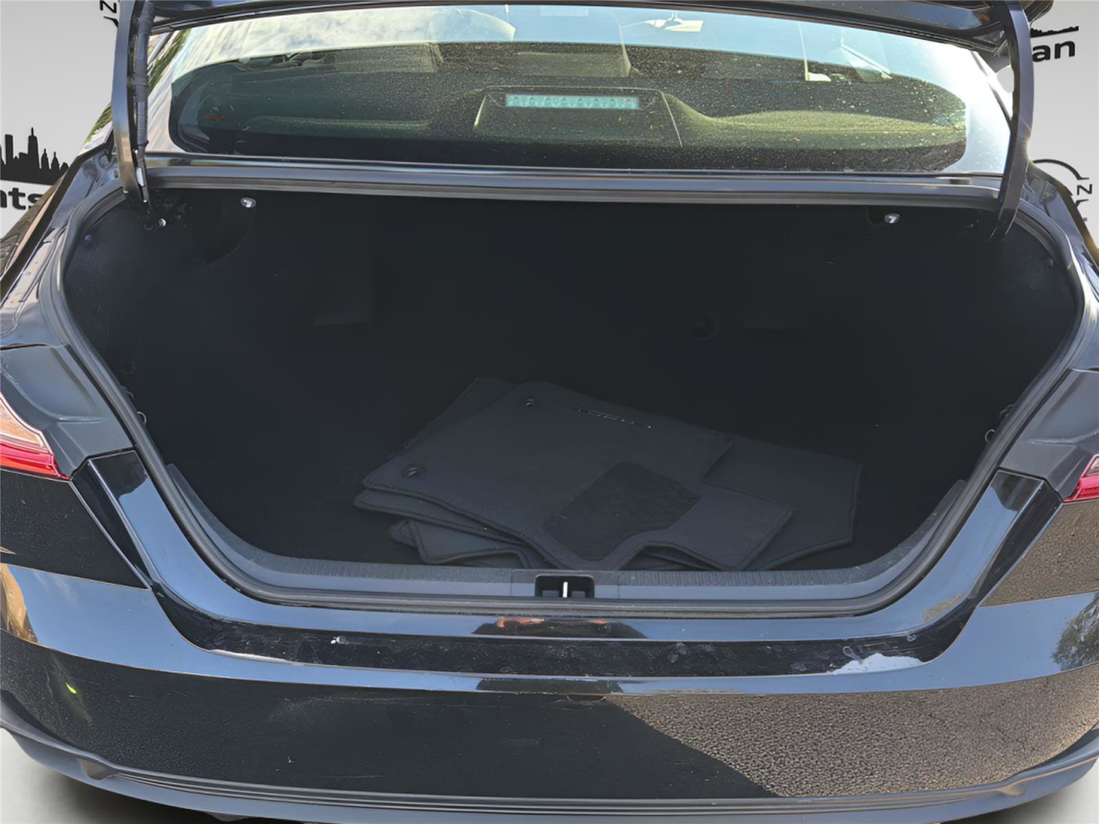 Used 2025 Toyota Camry SE FWD image 23