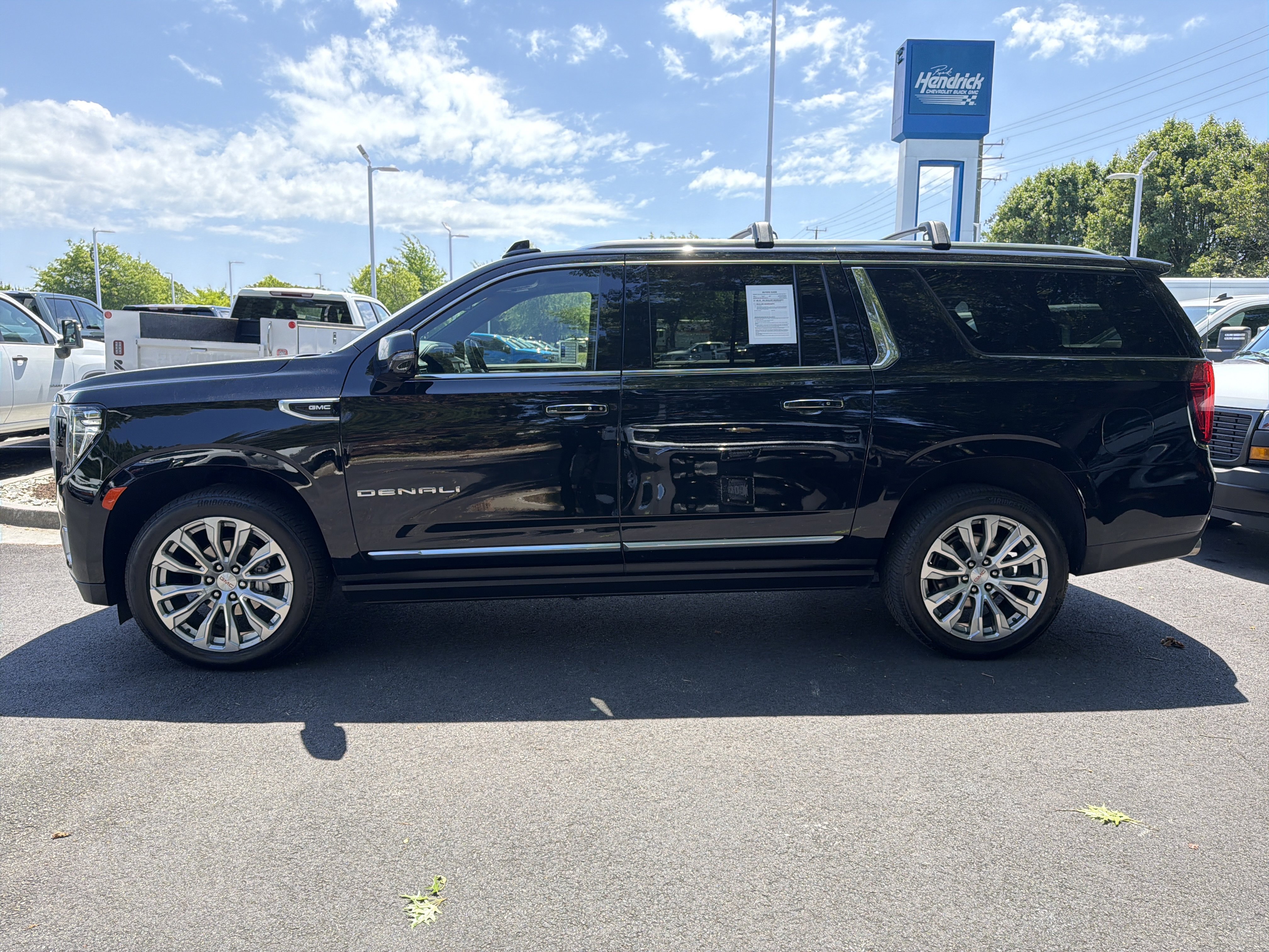 Used 2023 GMC Yukon XL Denali AWD/4WD image 7