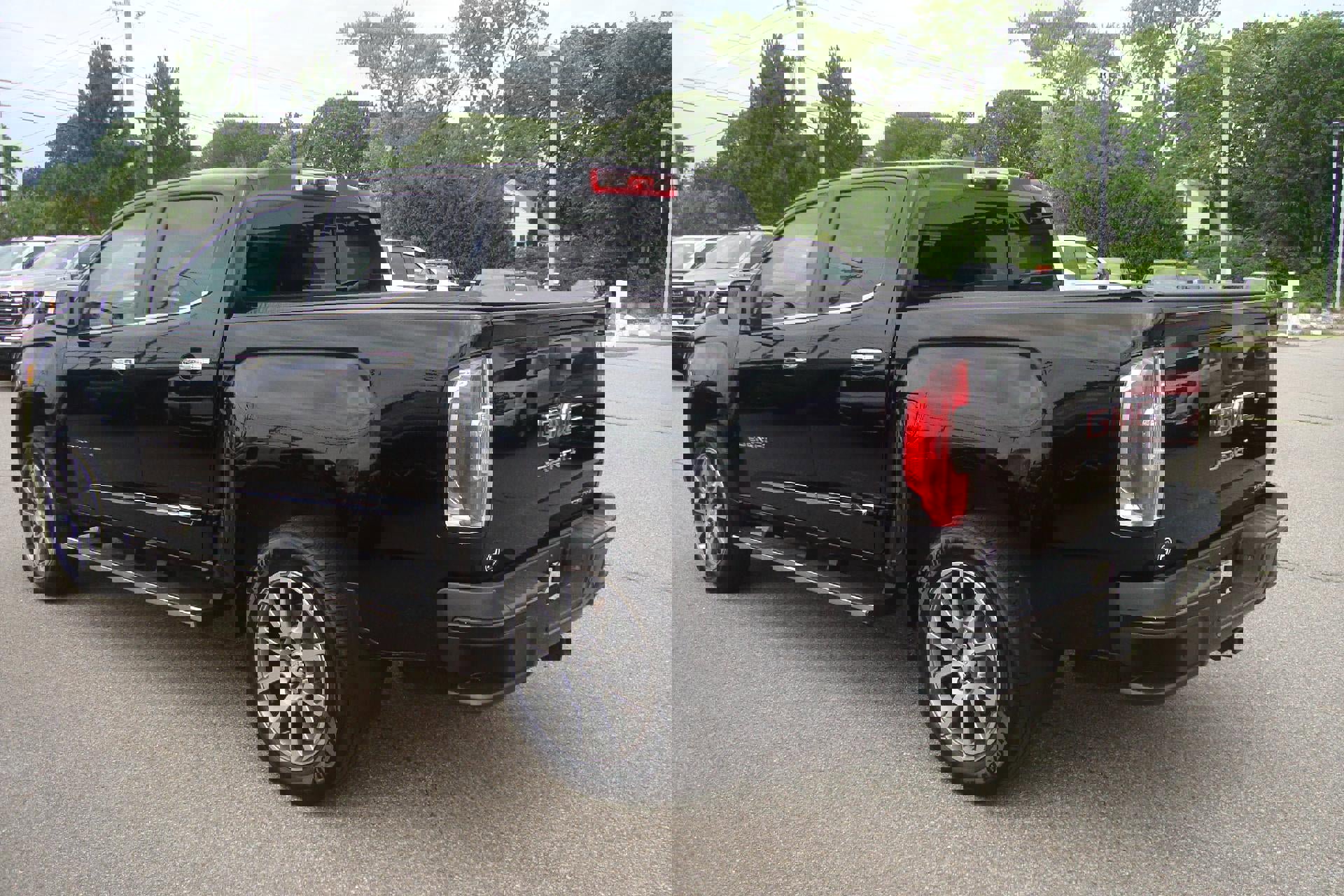 Certified 2022 GMC Canyon Denali image 6