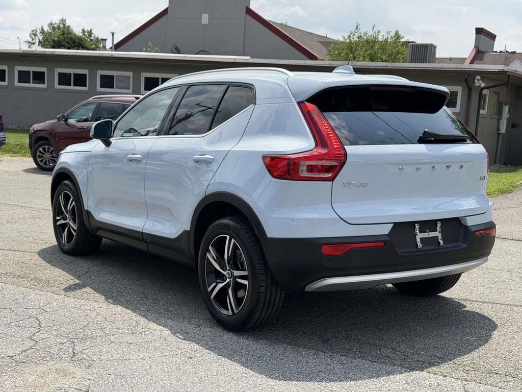 Used 2024 Volvo XC40 B5 Core AWD/4WD image 22