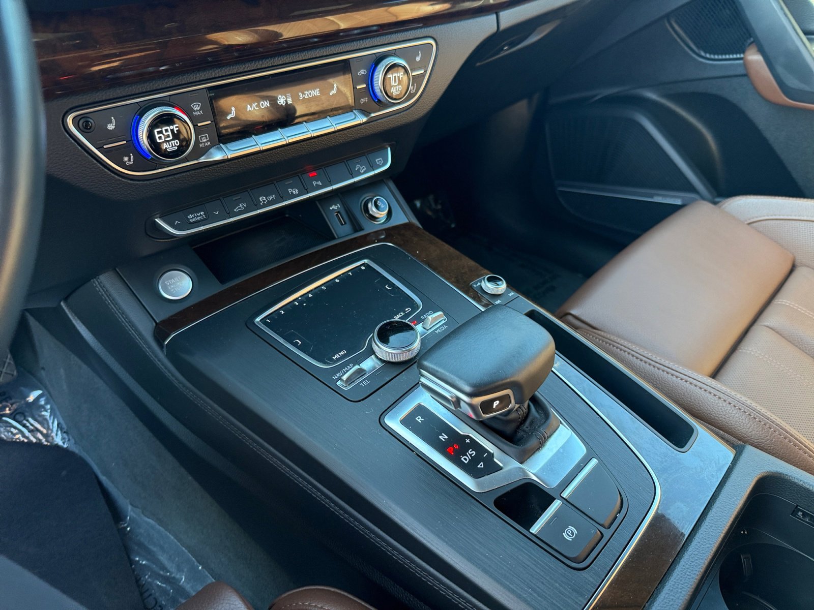 Used 2020 Audi Q5 e Prestige w/ Prestige Package image 13