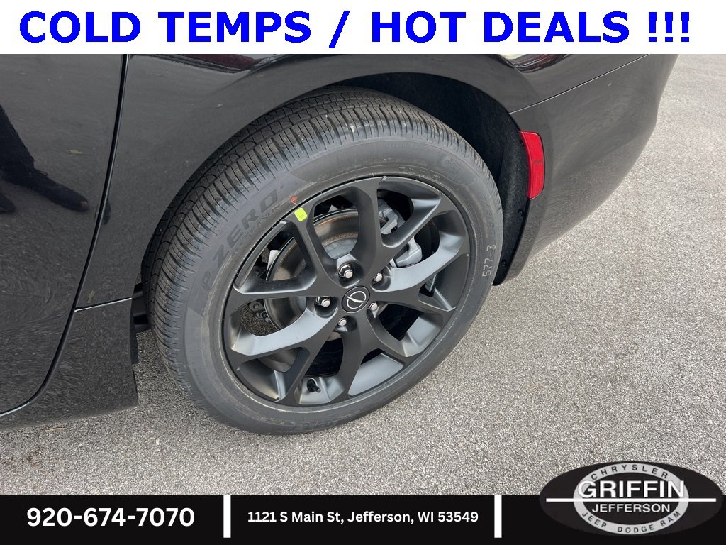 New 2026 Chrysler Pacifica Select w/ S Appearance Package image 11