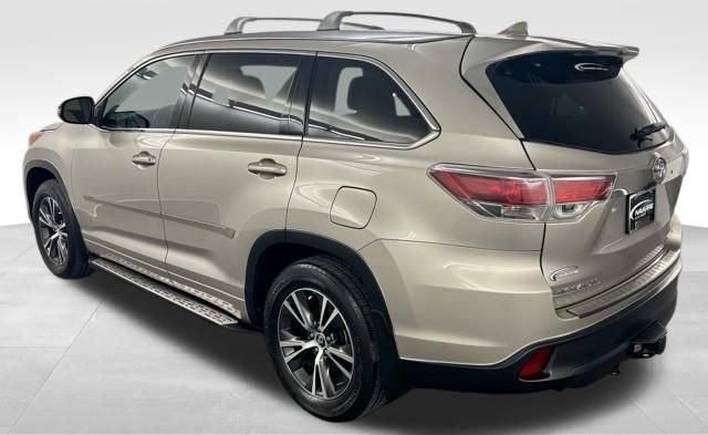 Used 2016 Toyota Highlander XLE AWD/4WD image 6