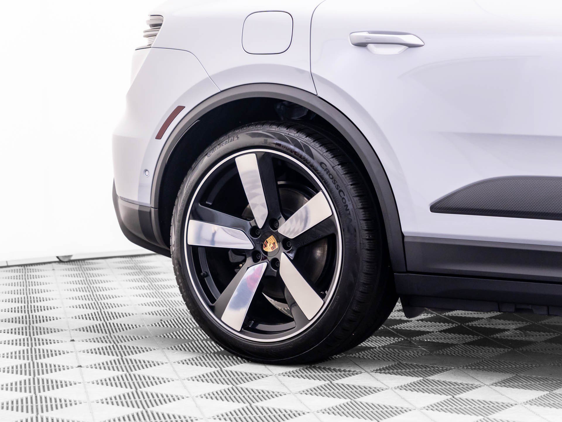 New 2026 Porsche Macan 4 Electric AWD/4WD image 32