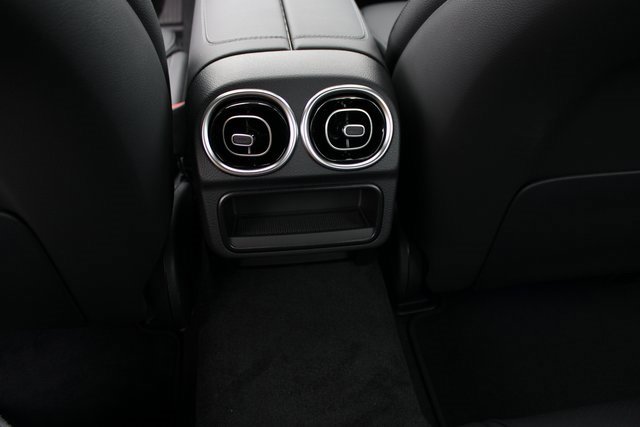 New 2025 Mercedes-Benz C 300 4MATIC Sedan image 32