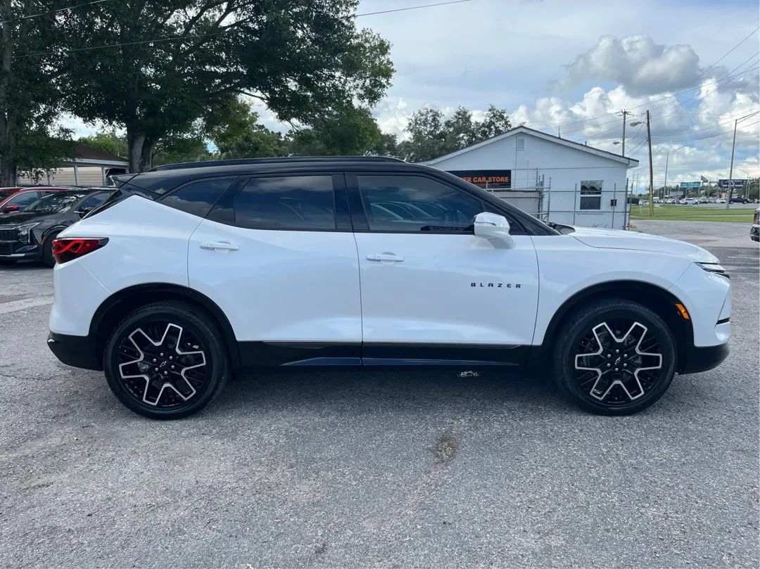 Used 2023 Chevrolet Blazer RS w/ Enhanced Convenience Package FWD image 4