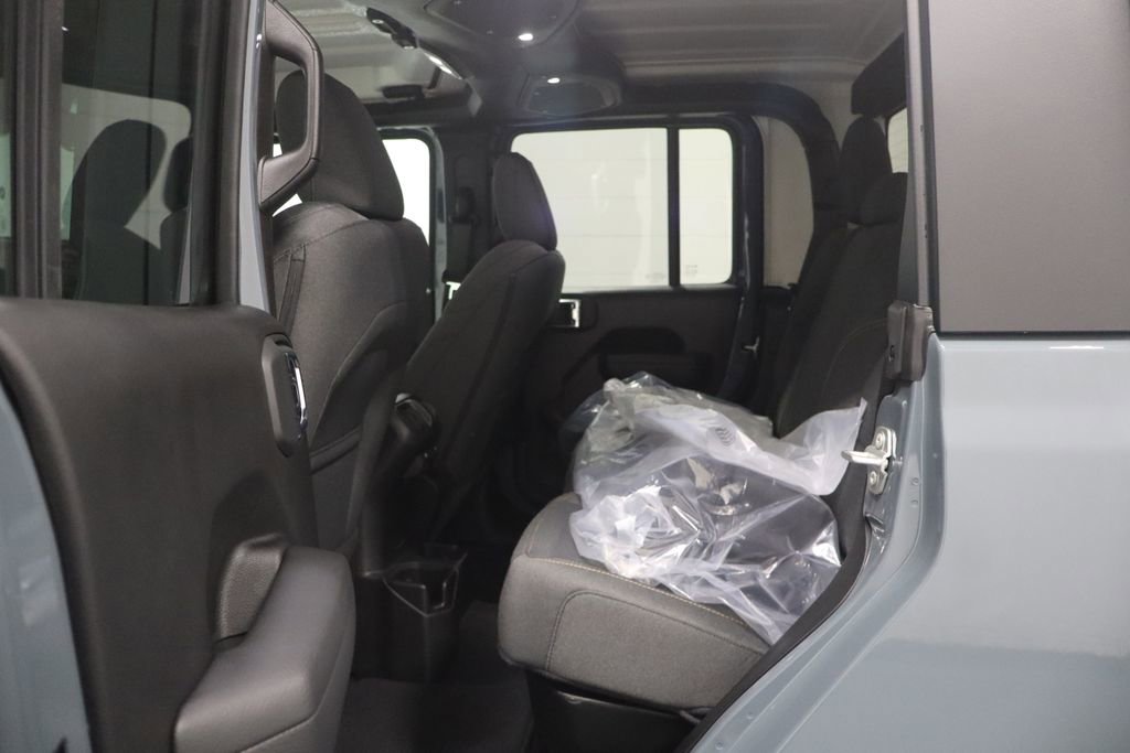 New 2025 Jeep Gladiator Sport image 13