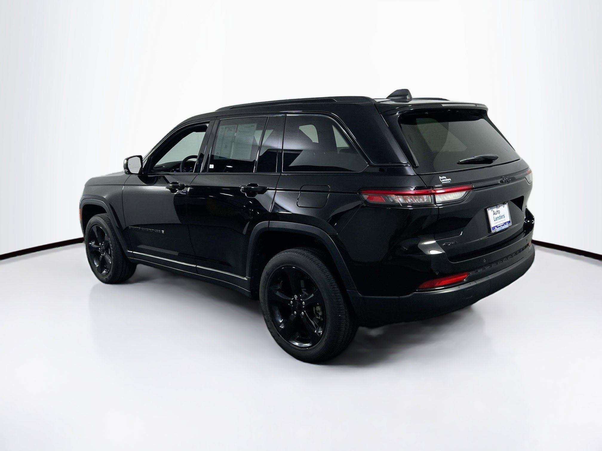 Used 2023 Jeep Grand Cherokee Altitude image 7