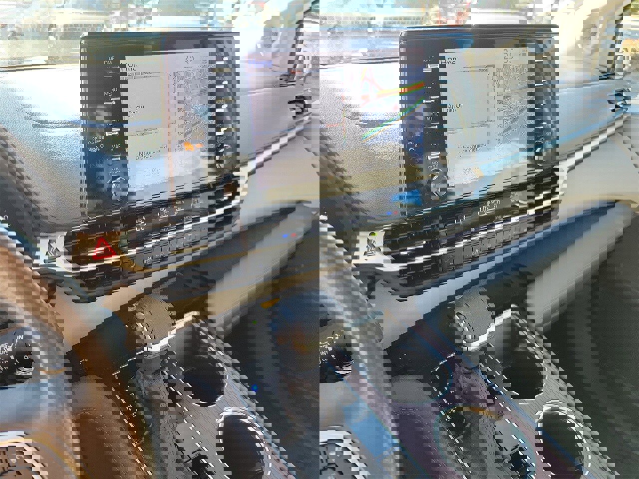 Used 2024 Toyota Sienna XLE image 25