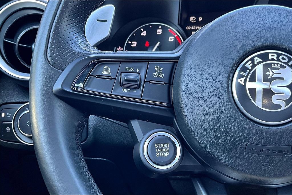 Used 2022 Alfa Romeo Giulia Veloce RWD image 9