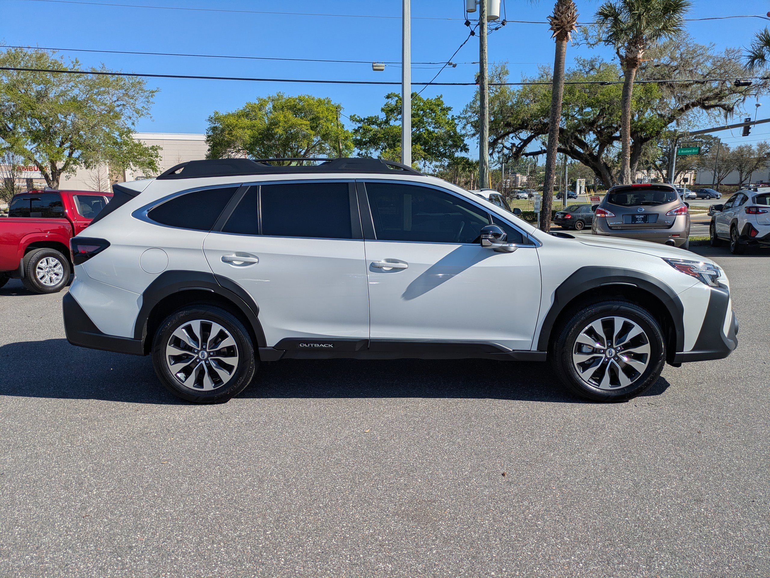 Used 2023 Subaru Outback Limited XT image 3