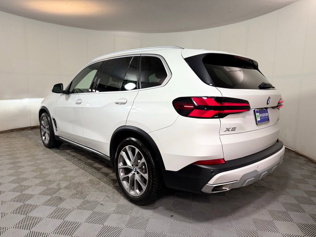 Used 2024 BMW X5 xDrive40i w/ Premium Package image 4