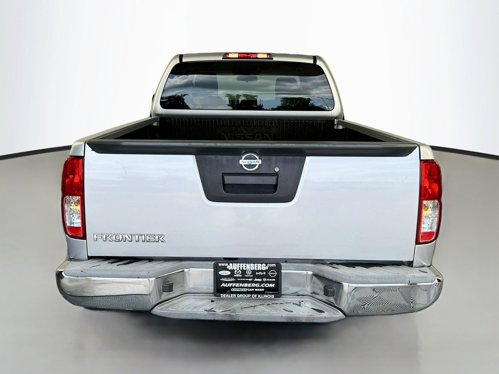 Used 2015 Nissan Frontier S RWD image 6