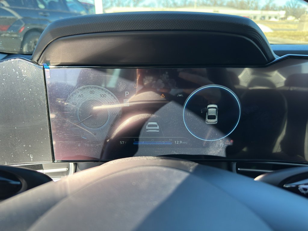 New 2025 Hyundai Elantra Limited image 17