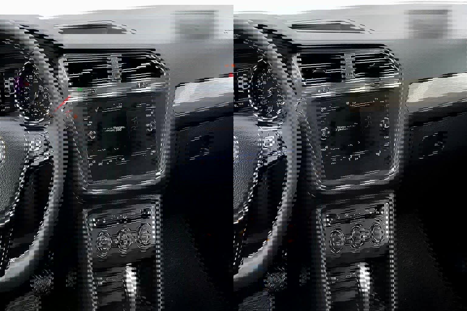 Used 2021 Volkswagen Tiguan SE image 6