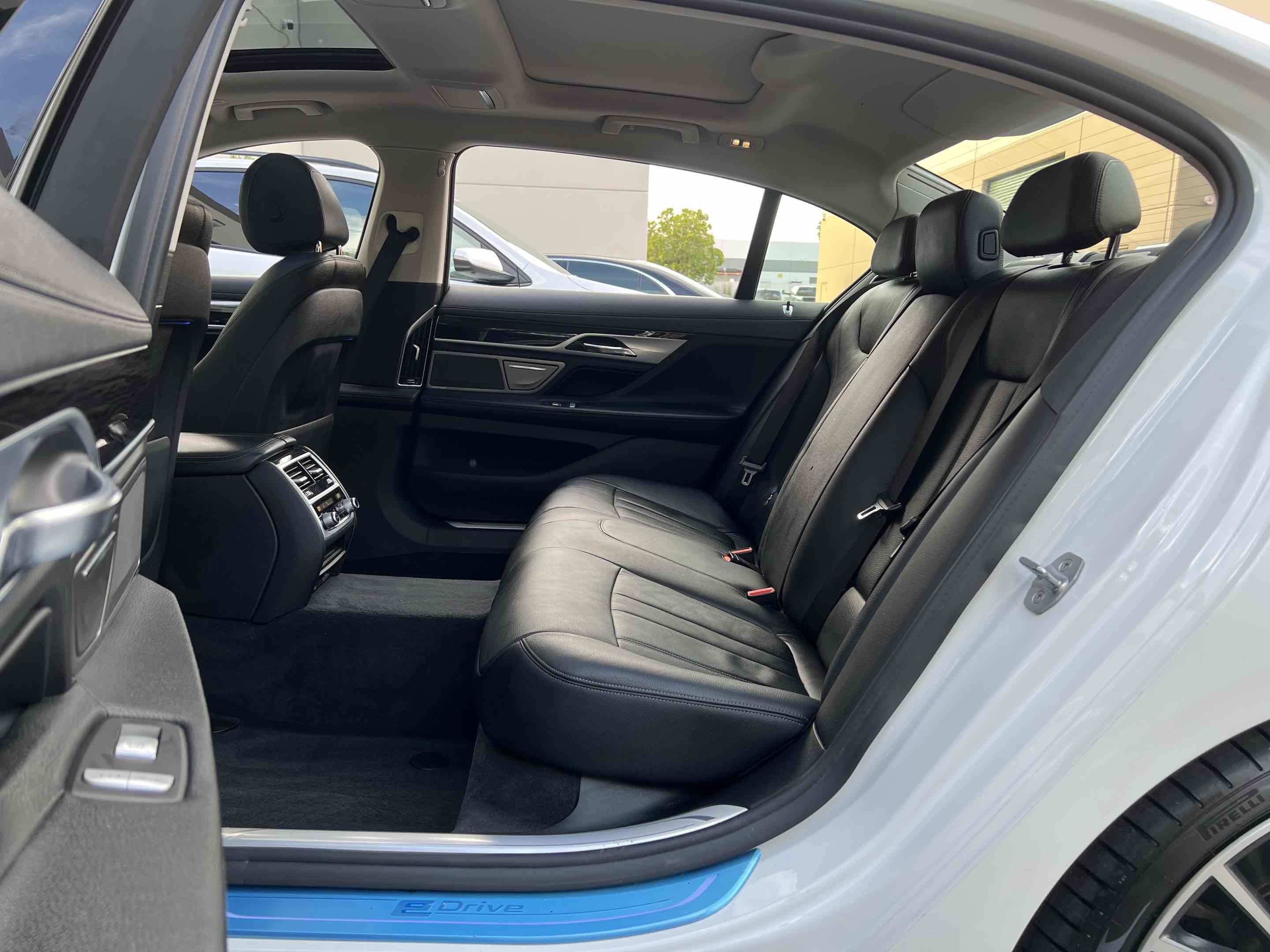 Used 2018 BMW 740e xDrive AWD/4WD image 7