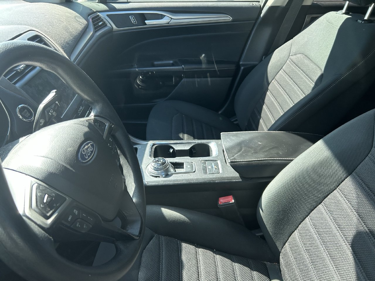 Used 2020 Ford Fusion SE FWD image 8