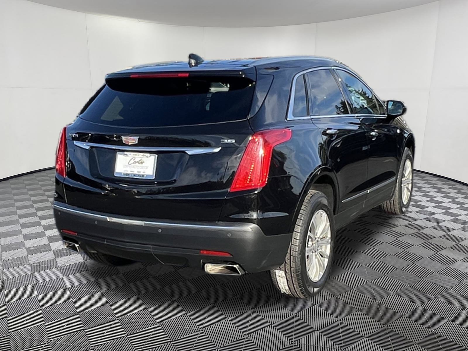 Used 2018 Cadillac XT5 Luxury w/ Driver Awareness Package FWD image 6
