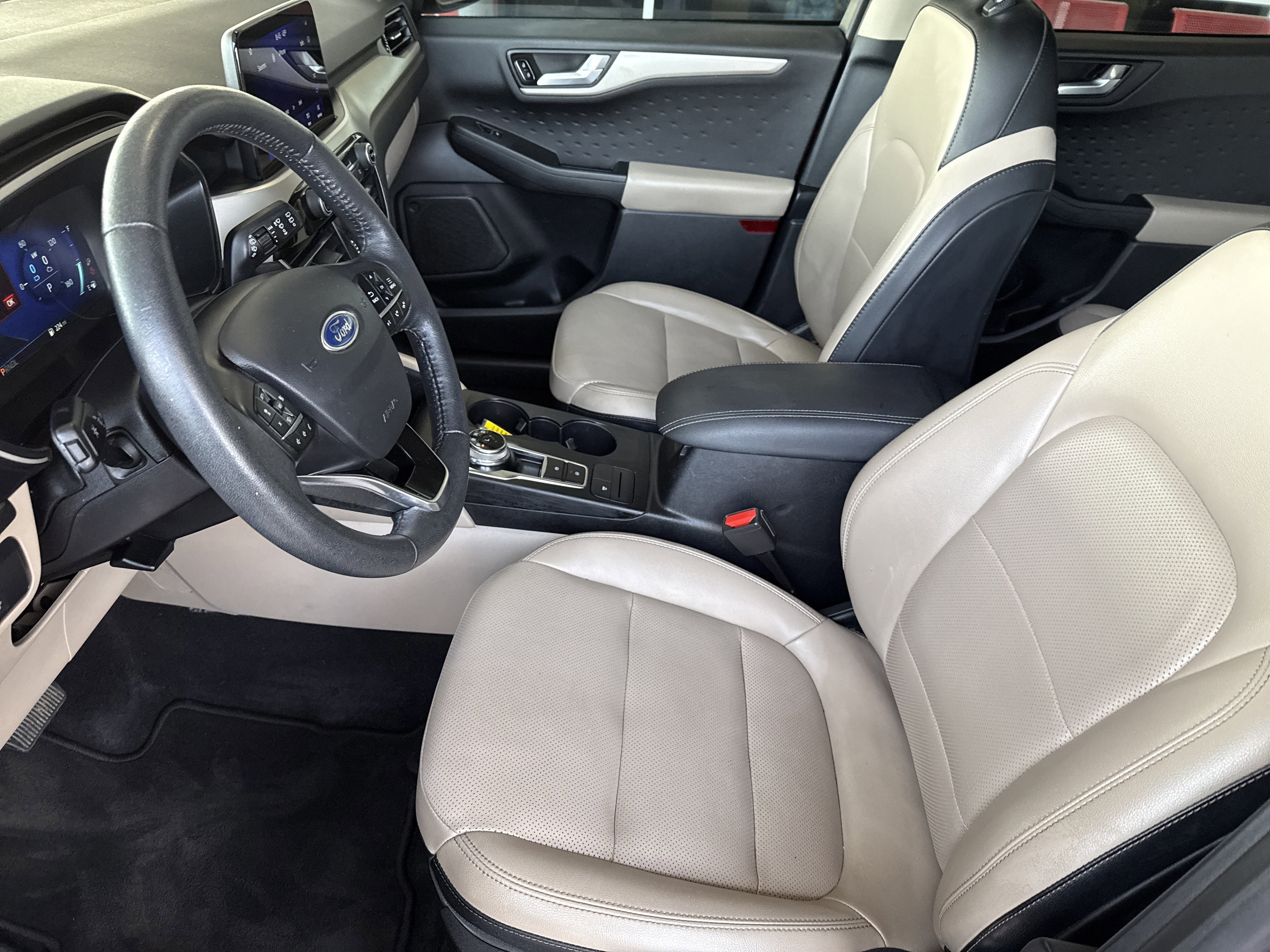 Used 2020 Ford Escape SE Sport image 18