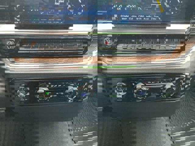 Used 2023 Chevrolet Silverado 1500 LT image 34